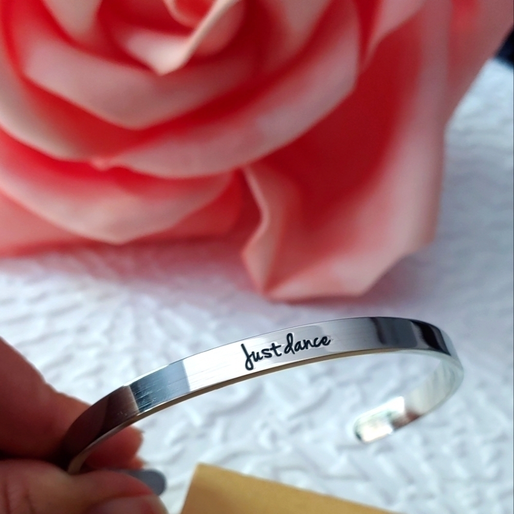 Bangle bracelet